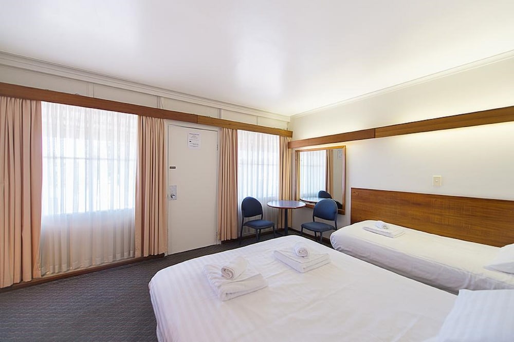 Blue Hills Motel 6/28