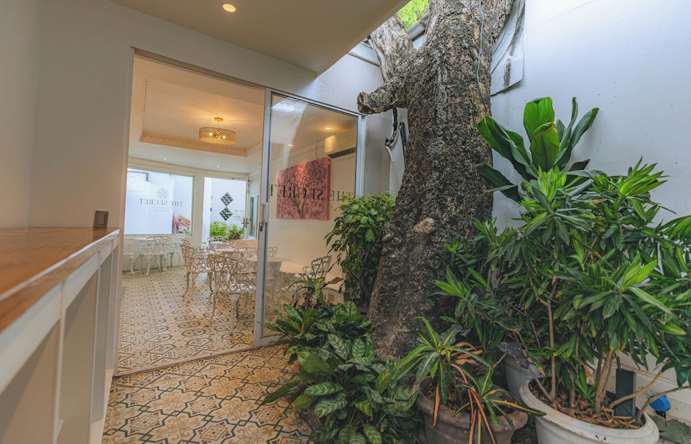 Ataraxy Hotel Boutique 46/50