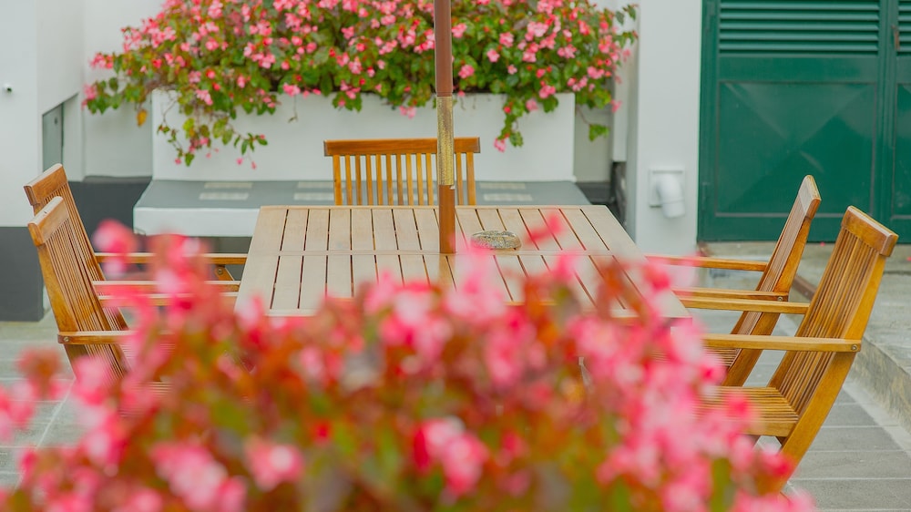 Comercial Azores Guesthouse 44/46