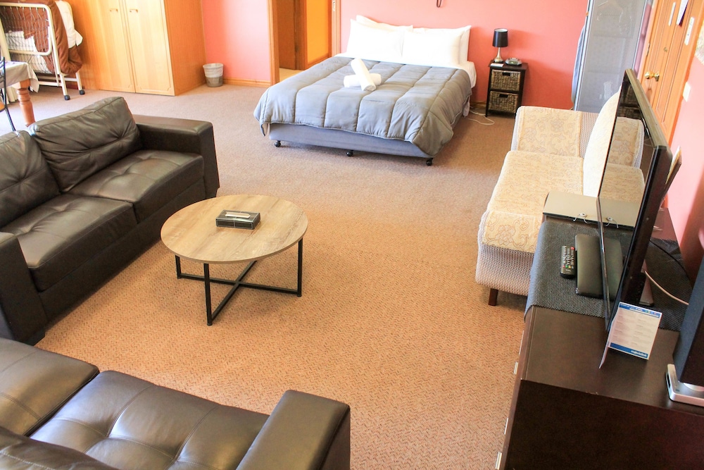 ST GEORGES MOTOR INN 24/35