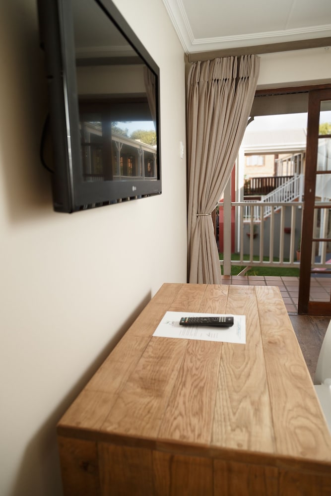 Loerie Guest Lodge 17/25