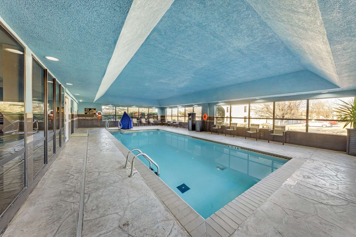 Best Western Plus Midwest City Inn & Suites 16/27