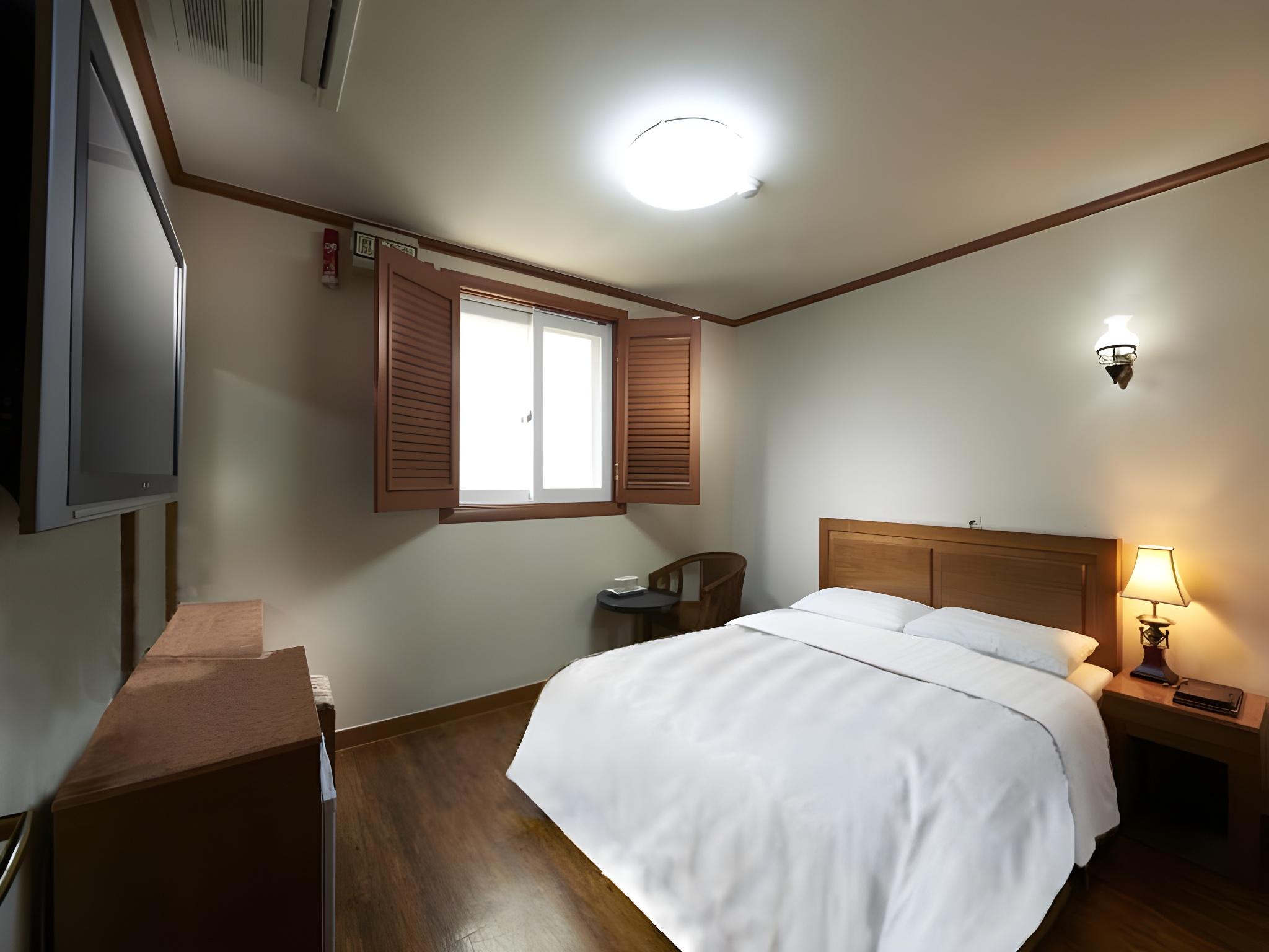 Room, Double Bed, No Parking