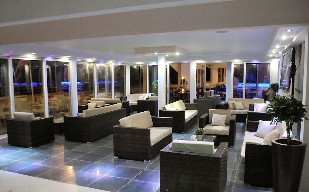 Flamingo Beach Hotel 32/35