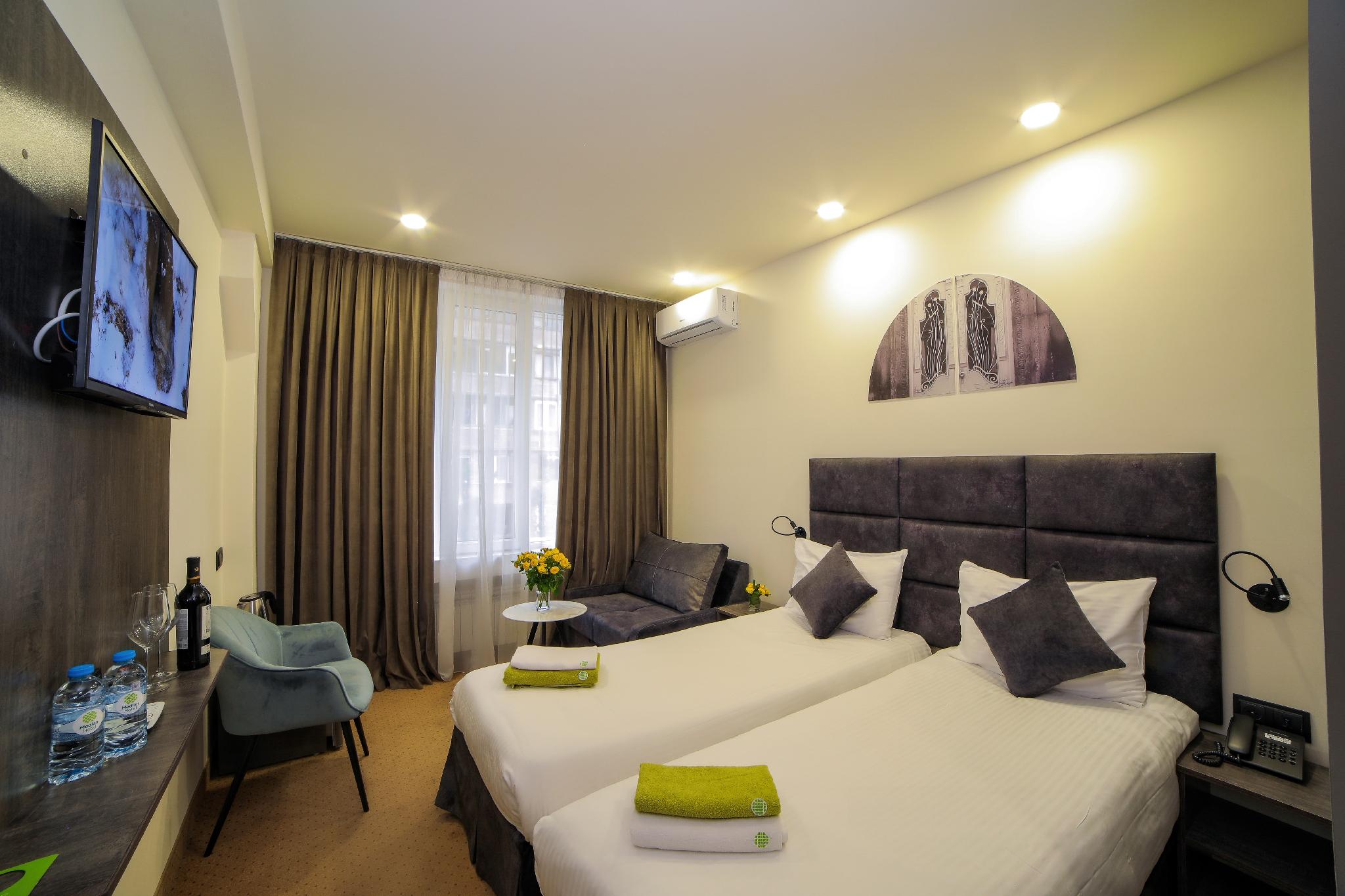 Superior, Queen Bed