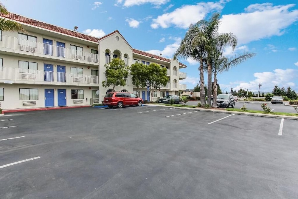 Motel6 Watsonville, CA - Monterey Area 46/64