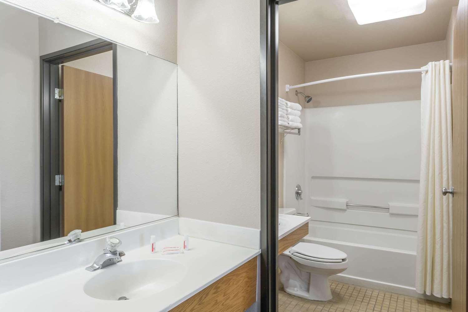 Americas Best Value Inn Sparks 15/17
