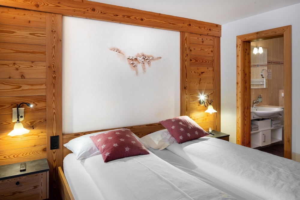 ECONOMY, TWIN BEDS