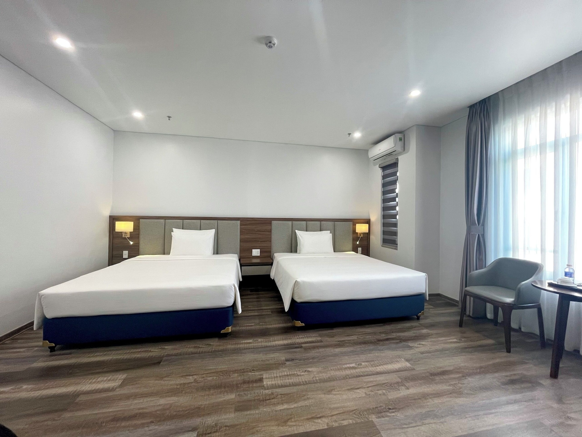 ECONOMY, DOUBLE OR TWIN BED
