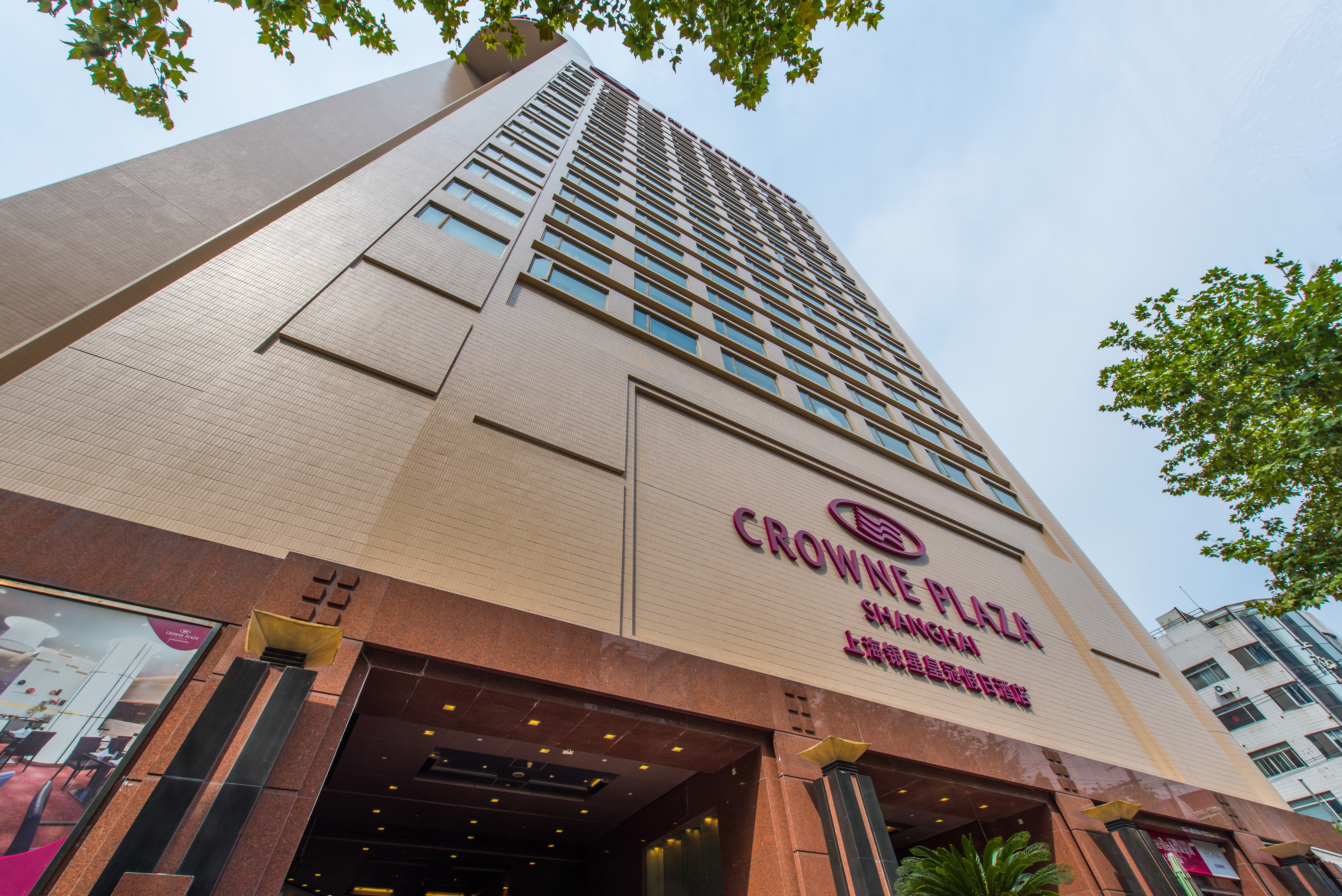 Crowne Plaza Shanghai 3/83