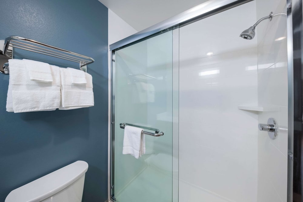 WoodSpring Suites Dallas Plano Central Legacy Drive 28/29