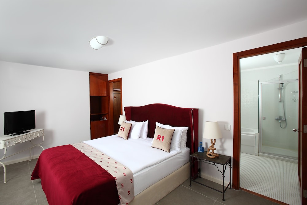 No:81 Hotel 7/50