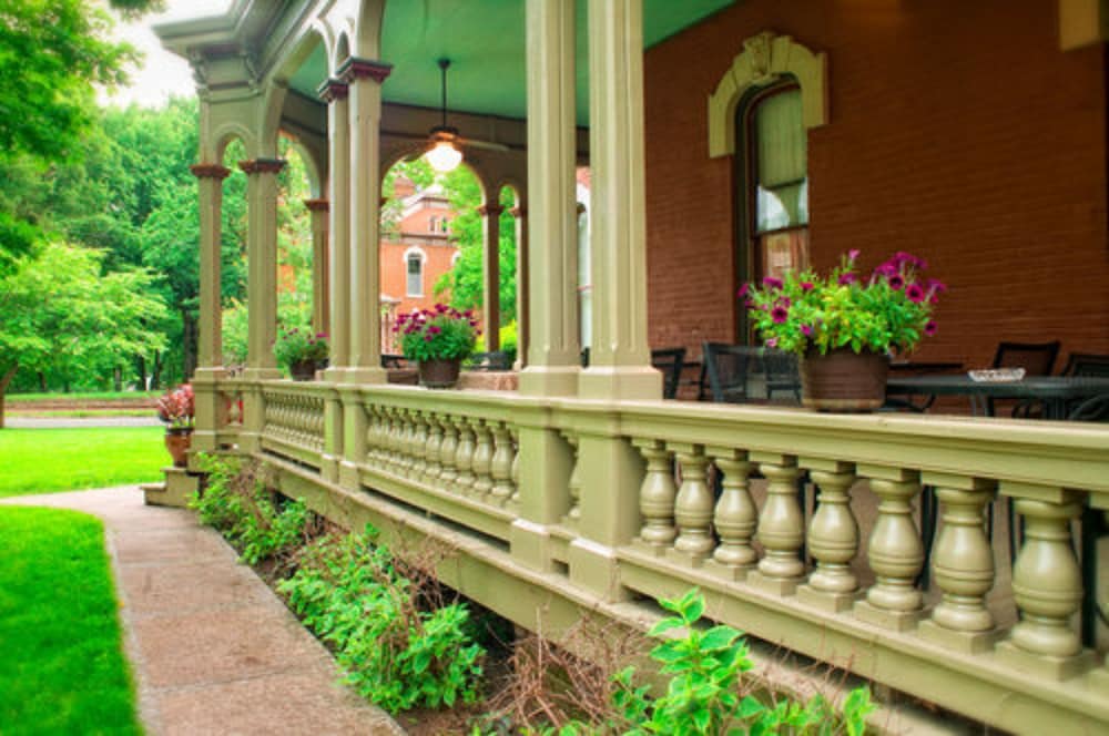 Whiskey Mansion Bed and Breakfast 22/22