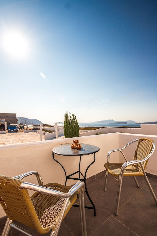 Villa Iliovasilema Santorini 35/50
