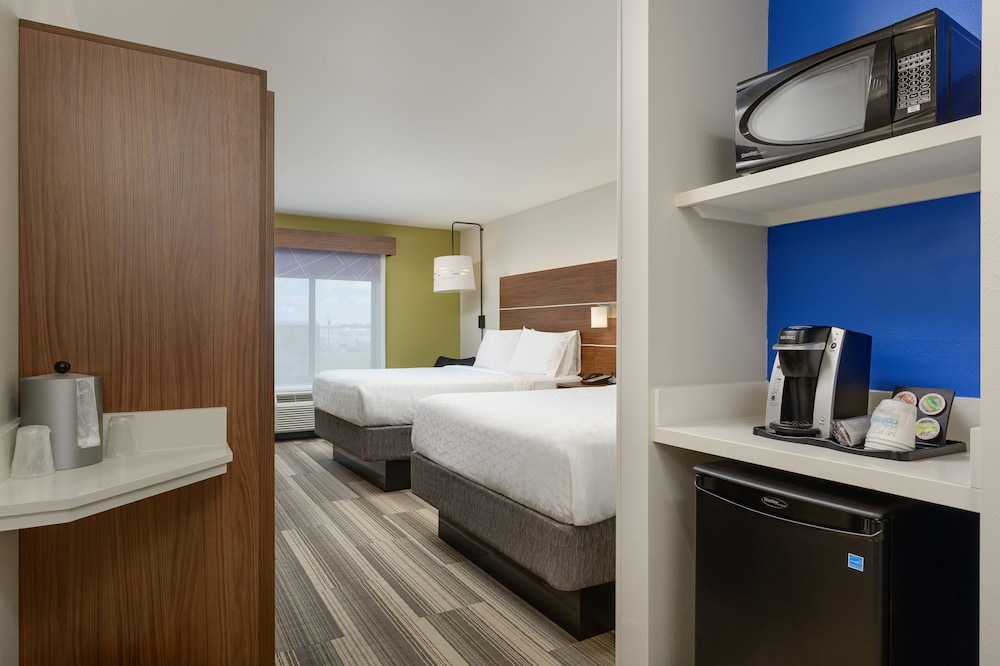 Holiday Inn Express Hotel & Suites Tullahoma 11/47