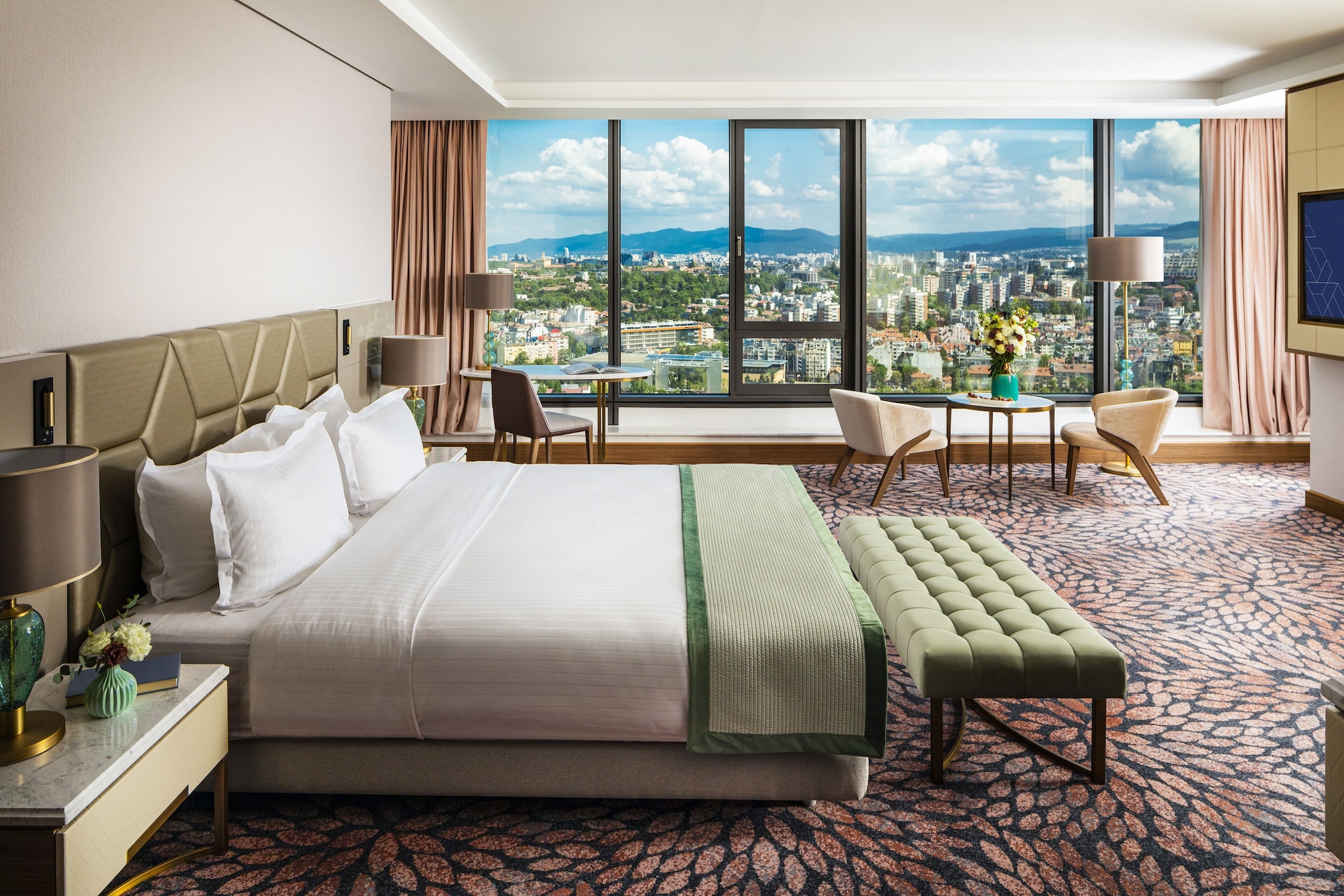 SIGNATURE, SUITE