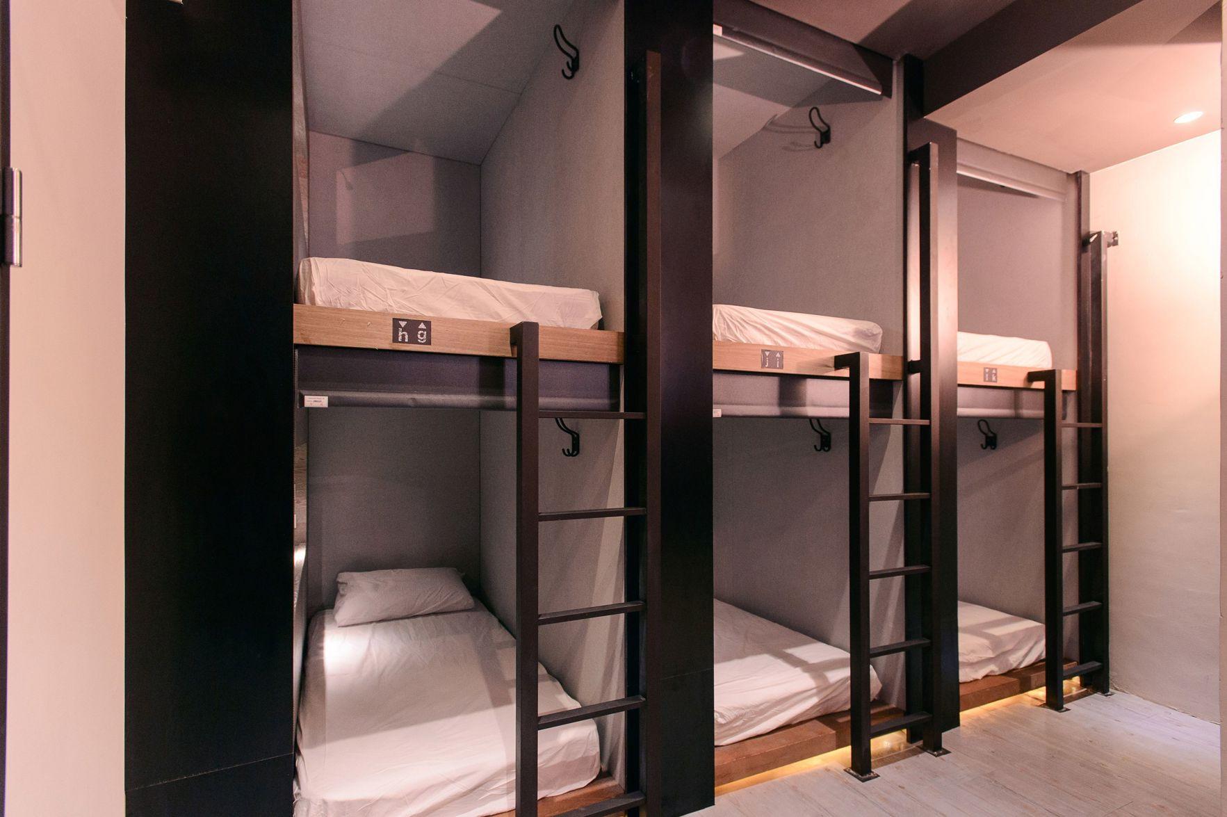 Male Dorm, Male Only, 2 Bunk Beds