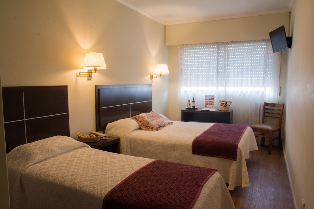 1 BEDROOM, STANDARD, TWIN BEDS
