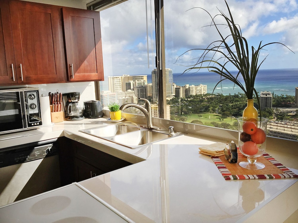 Waikiki Monarch Hotel 30/50