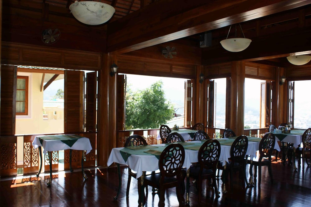 restaurant cafeteria