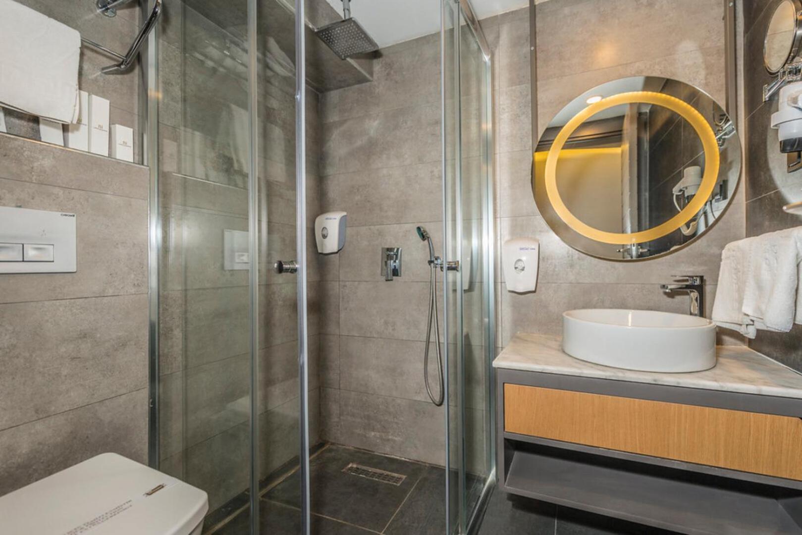 Laren Business Hotel And Spa 80/81