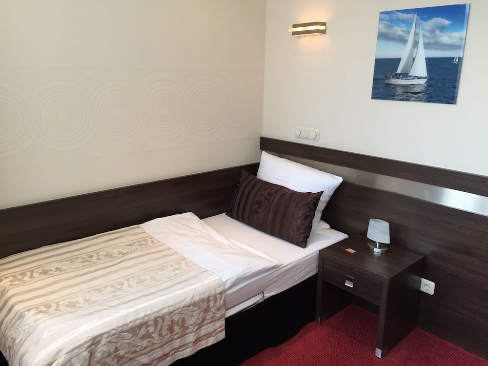 home Hotel 11/40