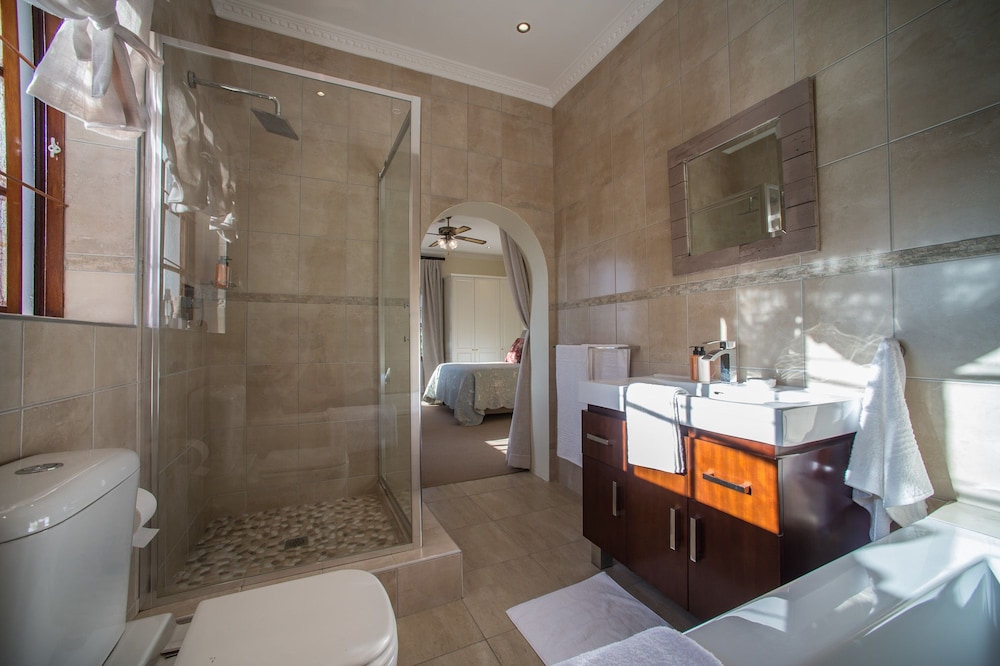 Boutique Villa 37/41