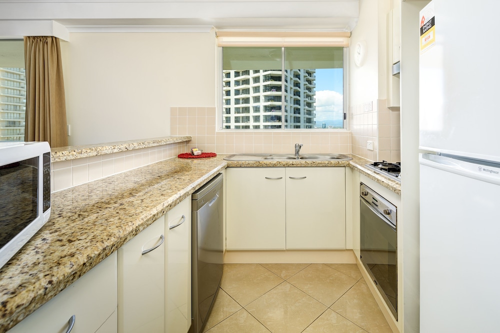 Crest Apartments 48/64