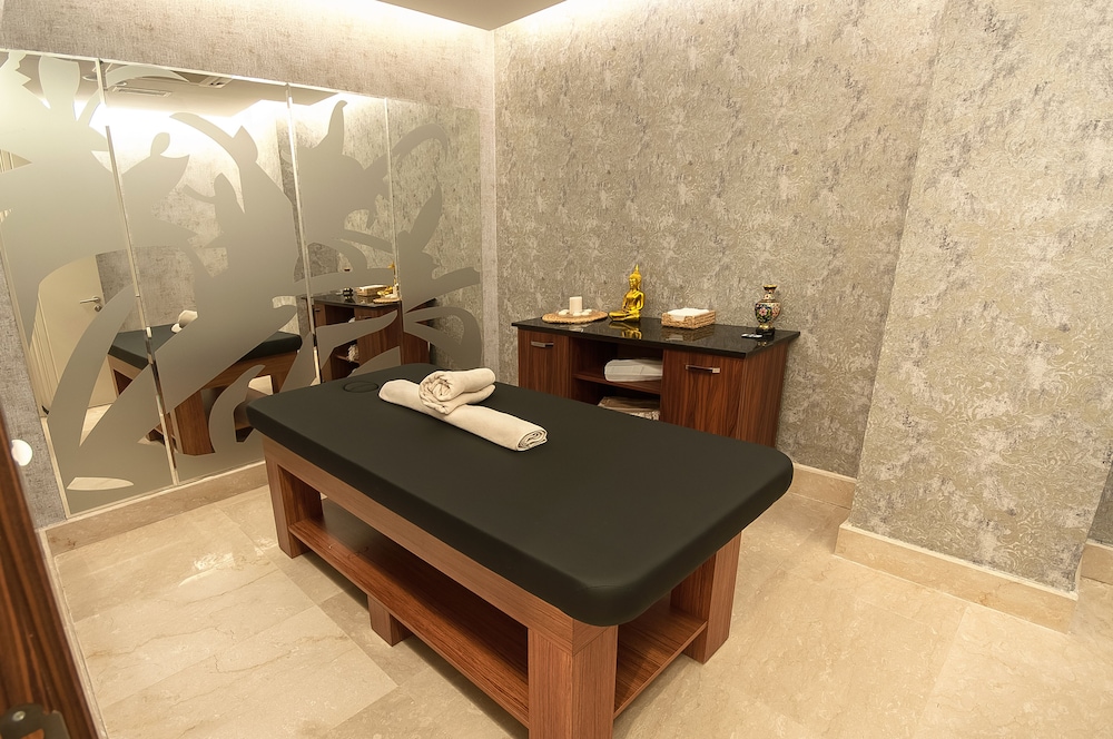 Acroter Hotel & Spa 7/50