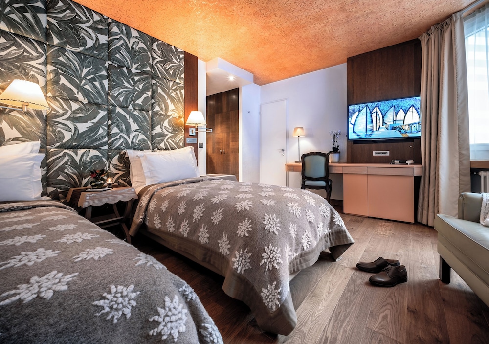 Deluxe, King Bed, North View
