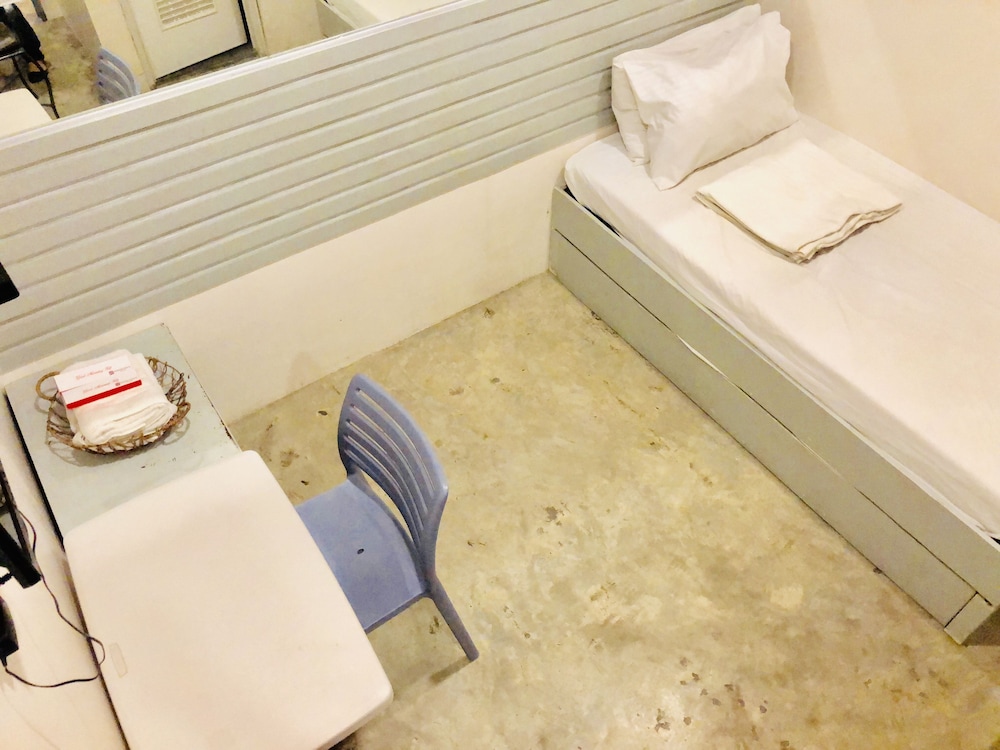 Hometown Hotel Bacolod - Lacson 24/74
