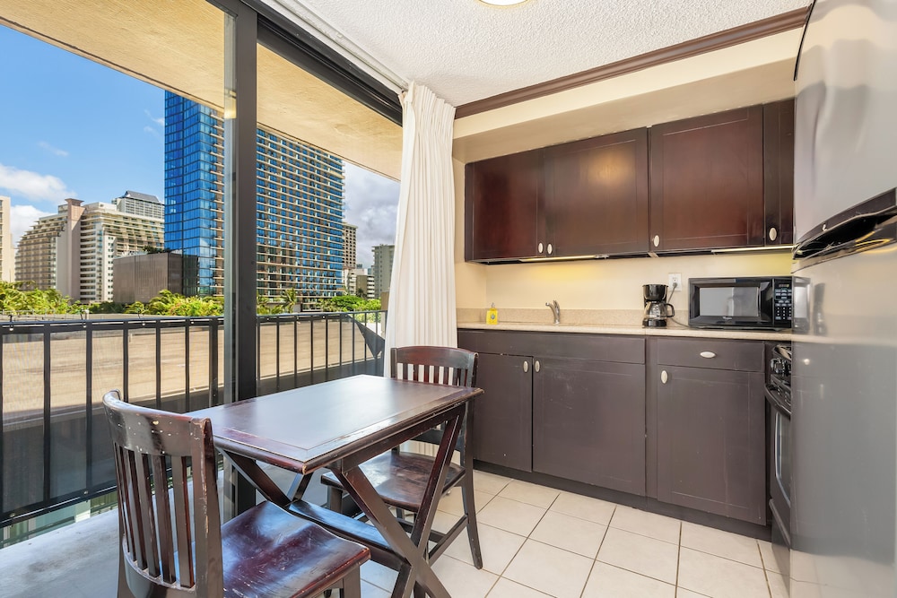 Castle Bamboo Waikiki 52/73