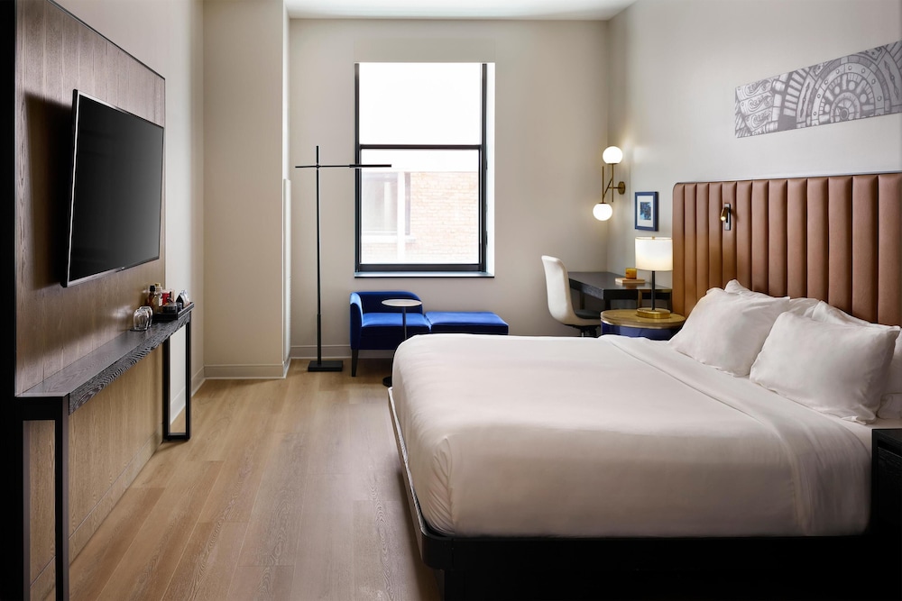 ROOM, KING BED, ACCESSIBLE