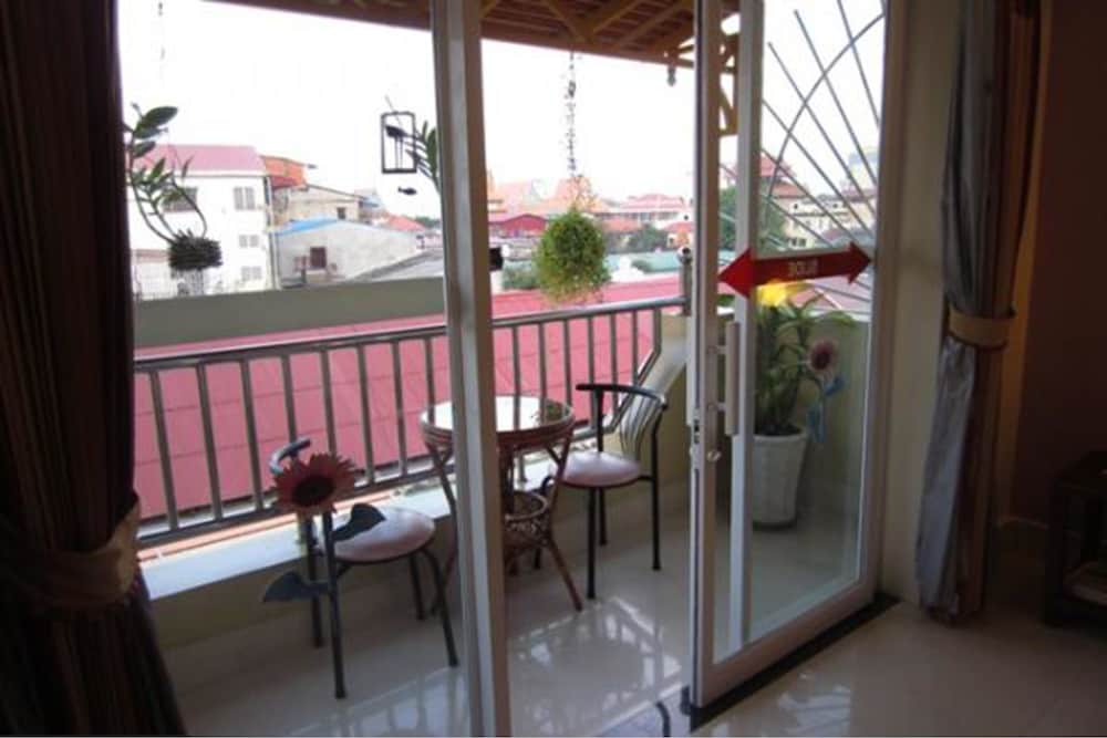 Fancy Guest House 24/37