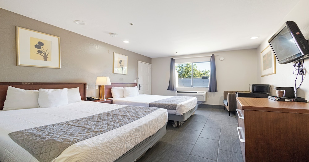 Budget Inn and Suites Stockton 26/55