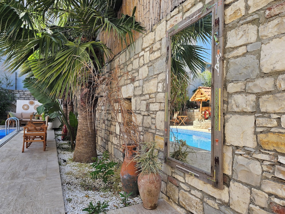 Kugu Urla Otel 5/50
