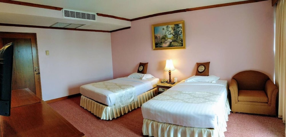 The Viangtak Riverside Hotel 24/73