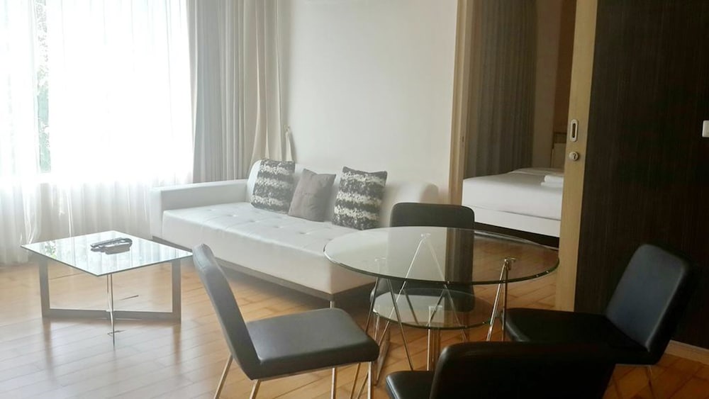 THE BAYCLIFF RESIDENCES 33/50