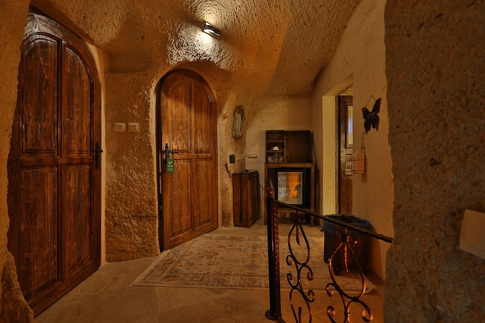 Demisos Caves The Hotel 38/50