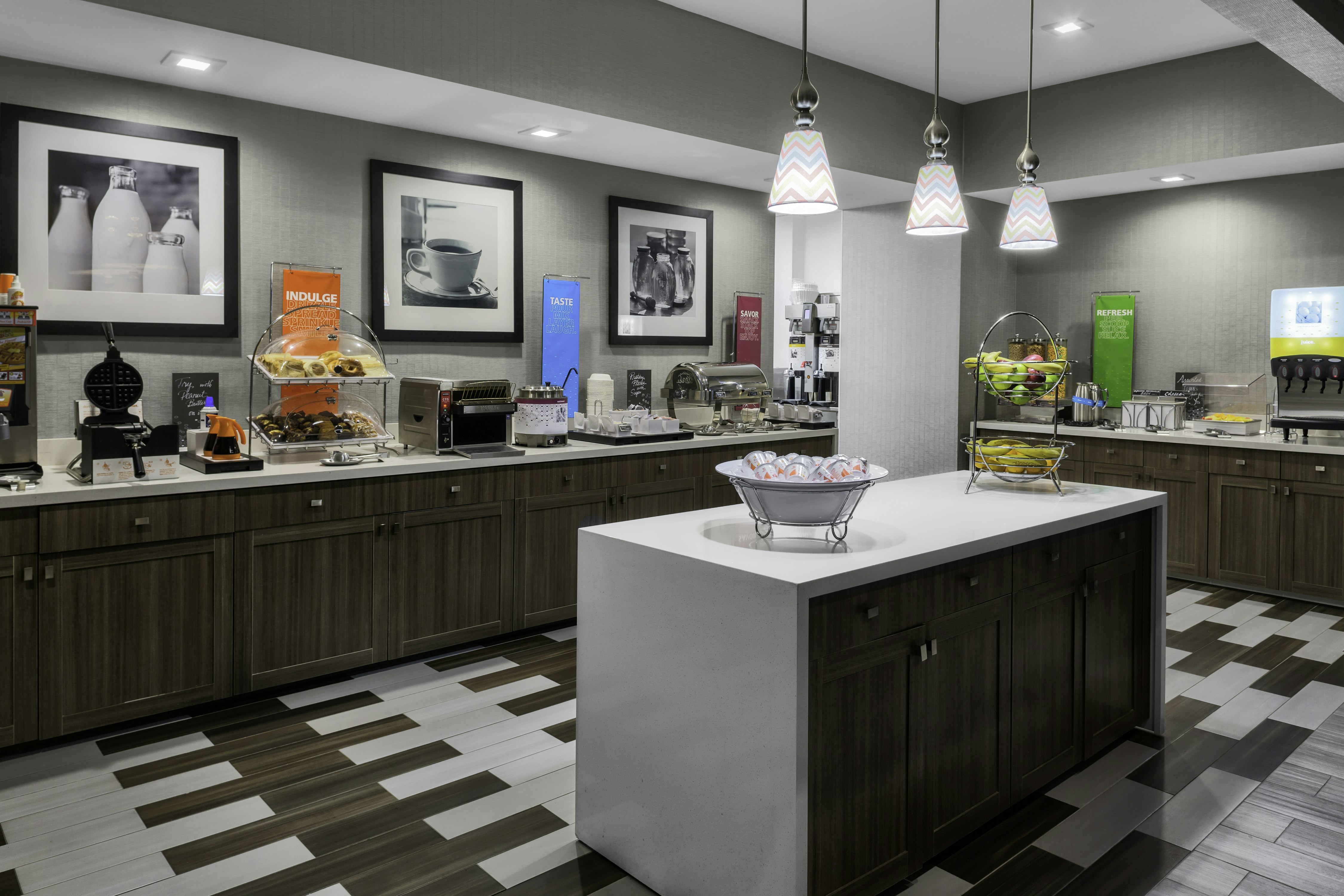 Hampton Inn & Suites Los Angeles/Hollywood 11/52