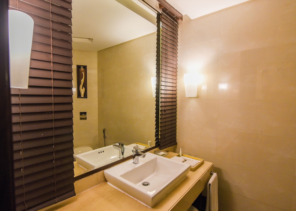 DoubleTree by Hilton Gurugram Baani Square 26/47