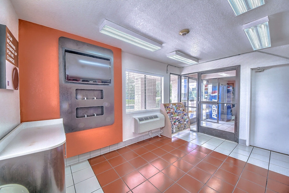 Motel6 San Antonio, TX - Six Flags Fiesta TX/La Cantera Area 27/44