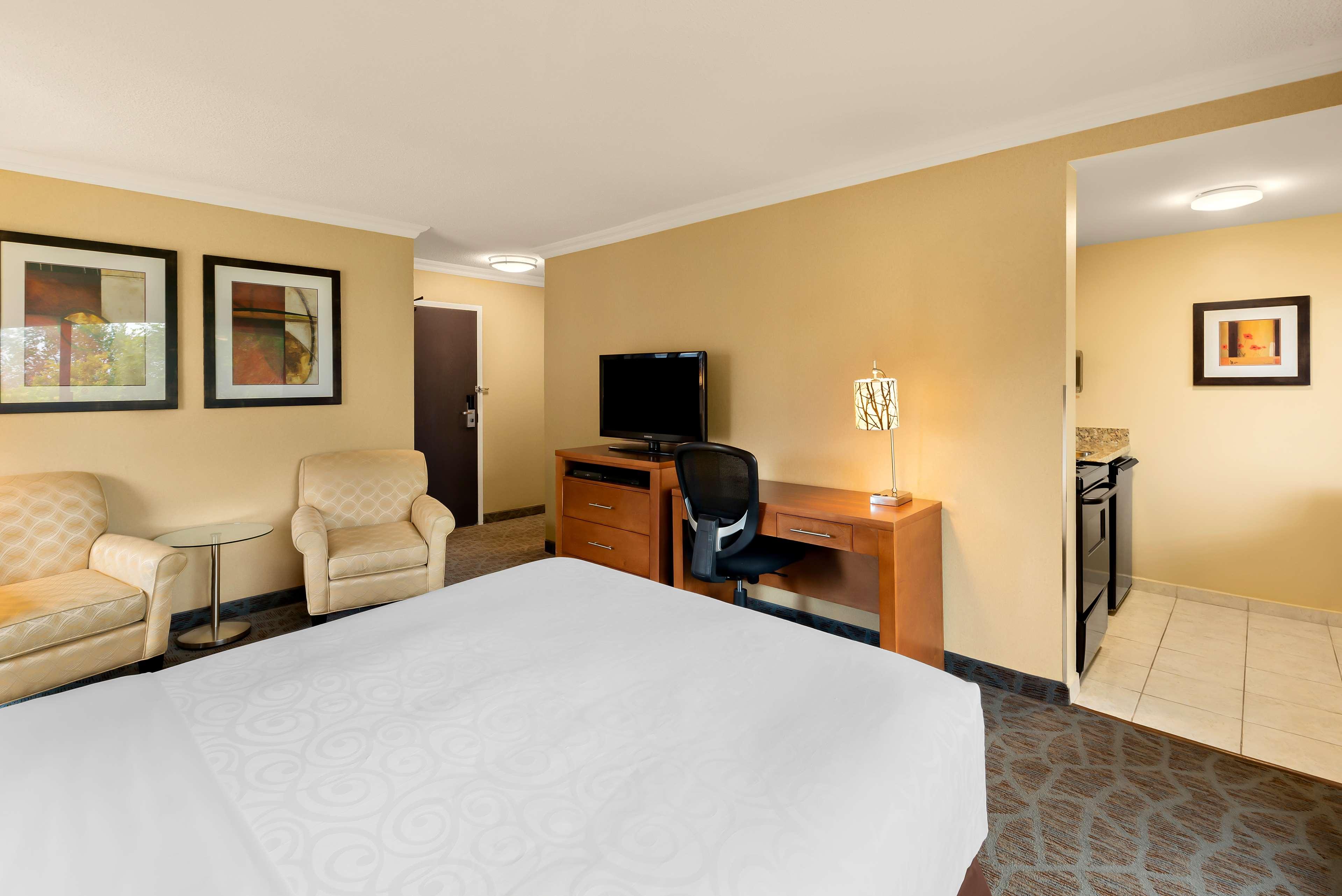 Flat, Queen Bed, Partial Harbour View, Balcony