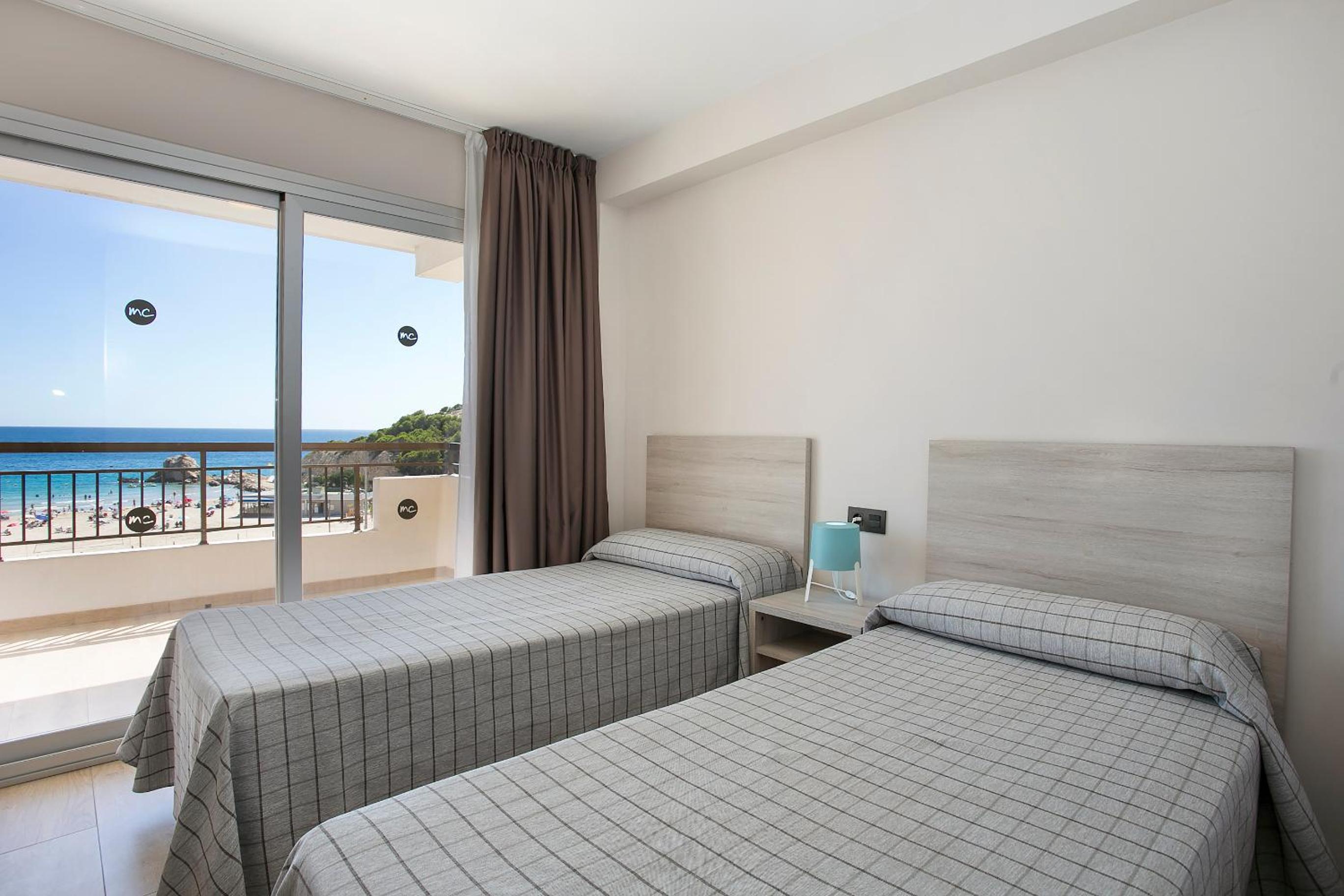 2 Bedrooms, Apartment, Sea Front