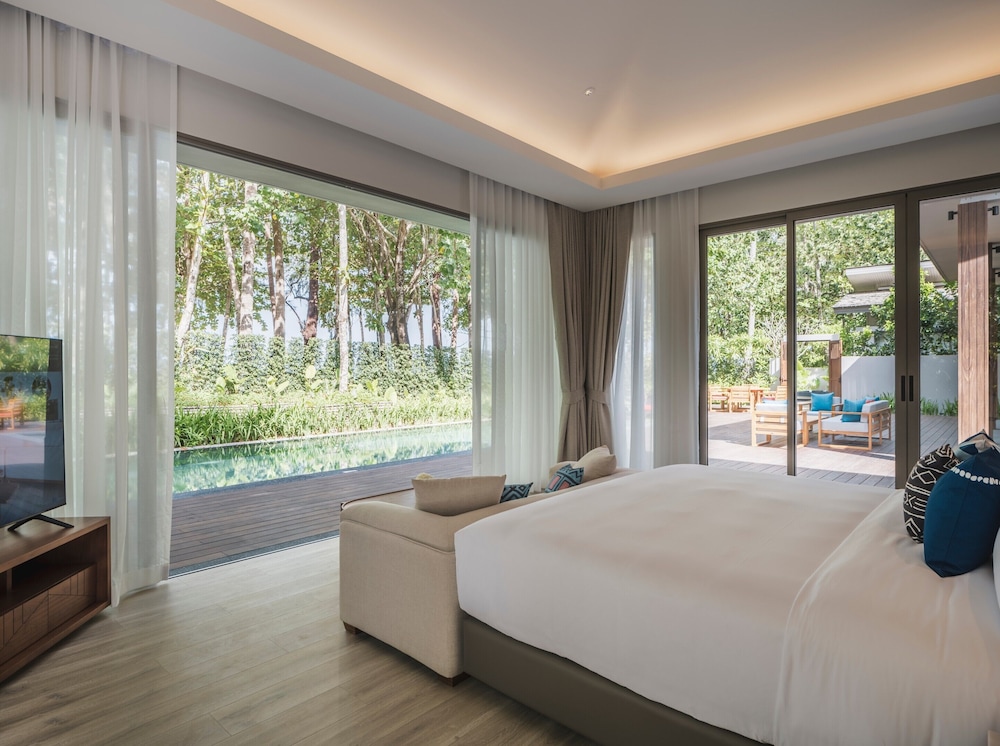 2 Bedrooms, Royal, Pool, Villa, 2 King Beds, Beach Front