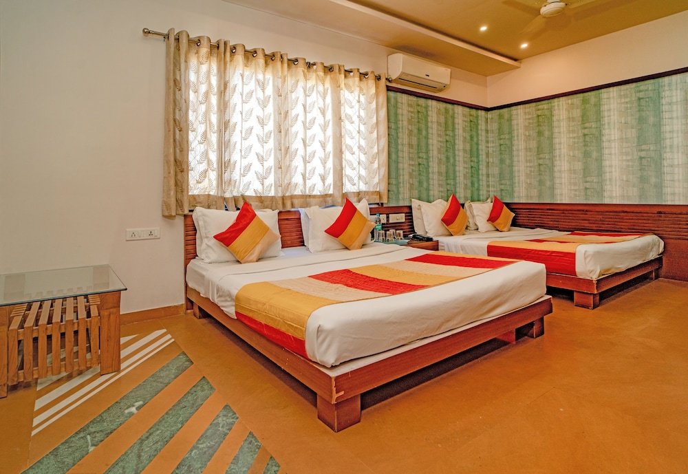 Uddhav Vilas Hotel 6/46