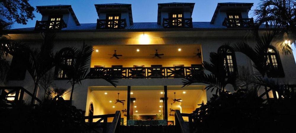 Mahogany Hall Boutique Resort 4/49