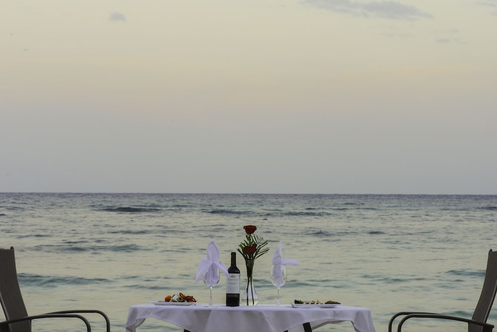 Villas De Rosa Beach Resort 54/68