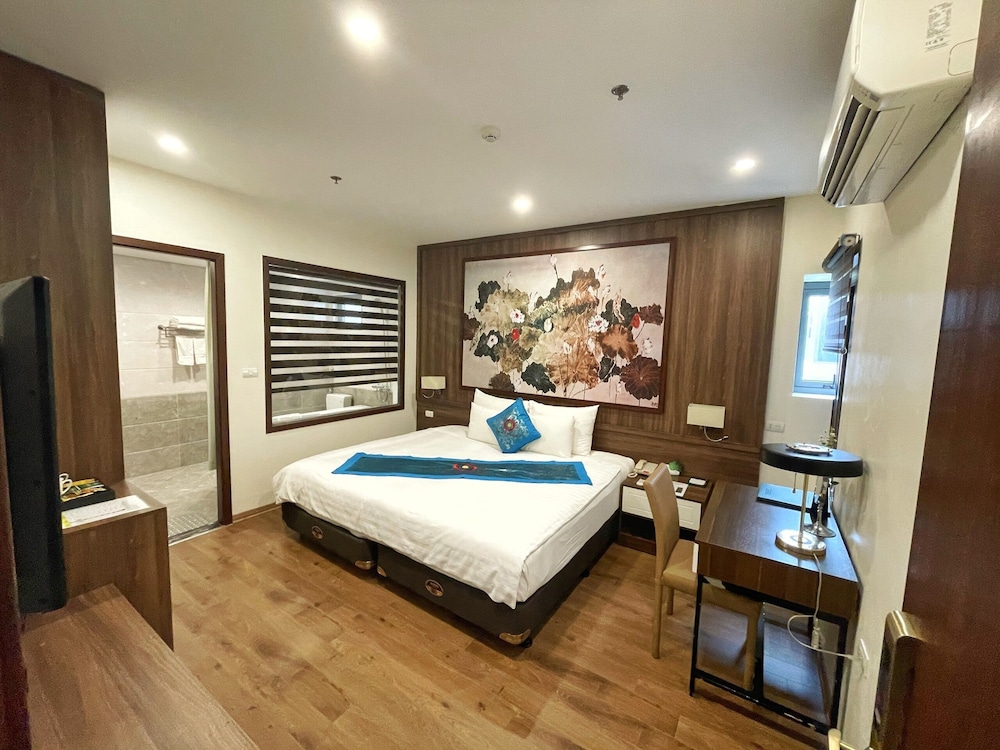 DELUXE, DOUBLE OR TWIN BED