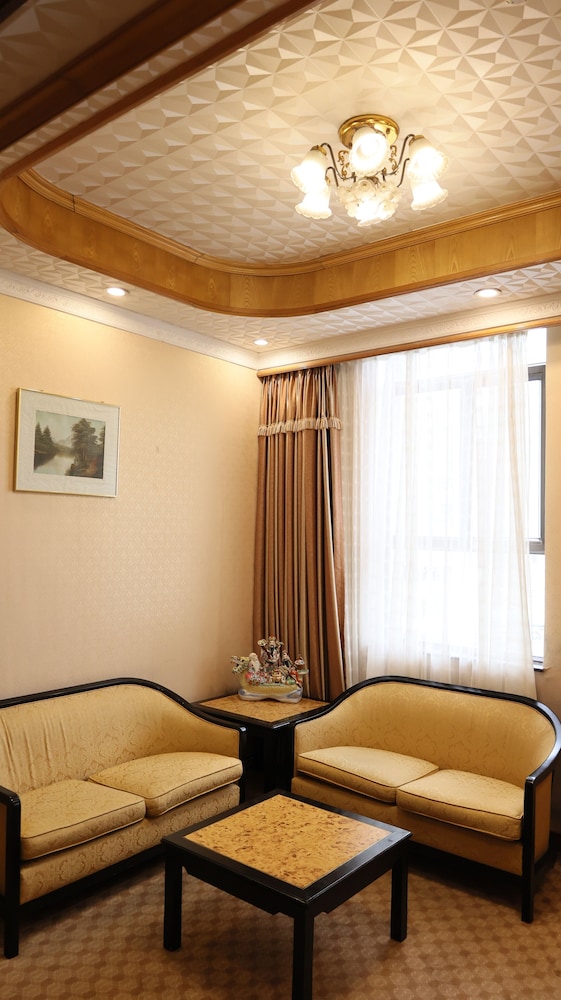 Aiqun Hotel 53/70